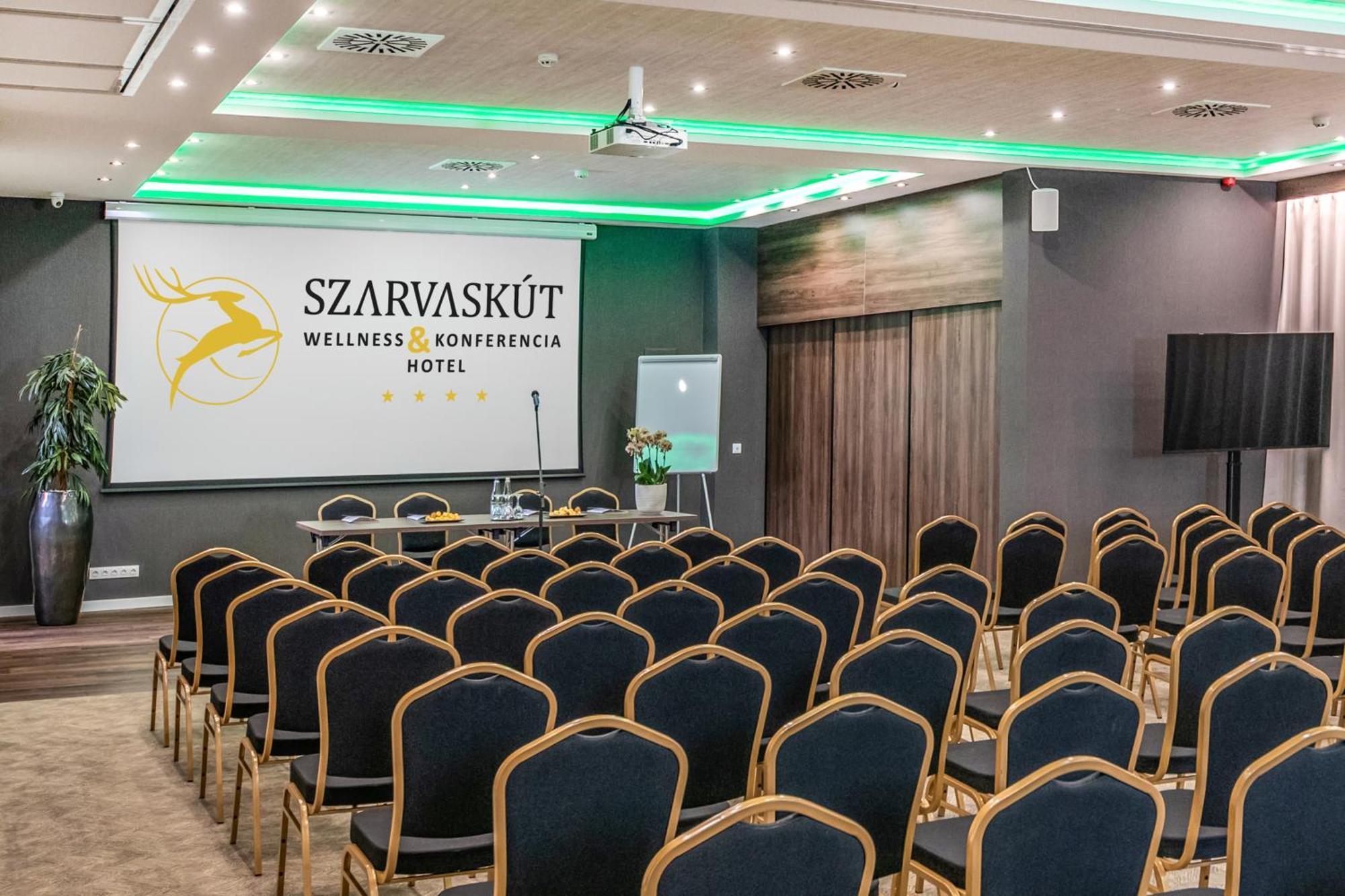 Szarvaskut Hotel Zirc Exterior photo