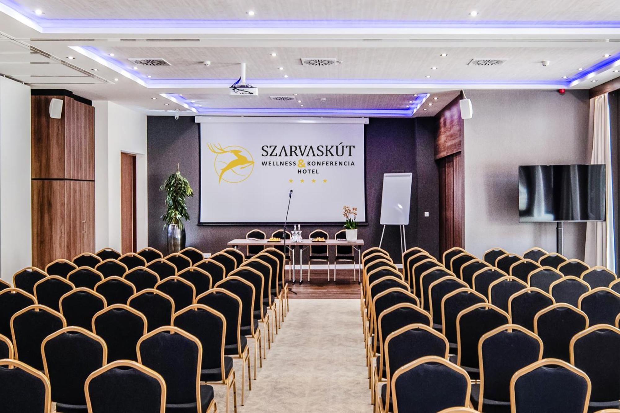 Szarvaskut Hotel Zirc Exterior photo
