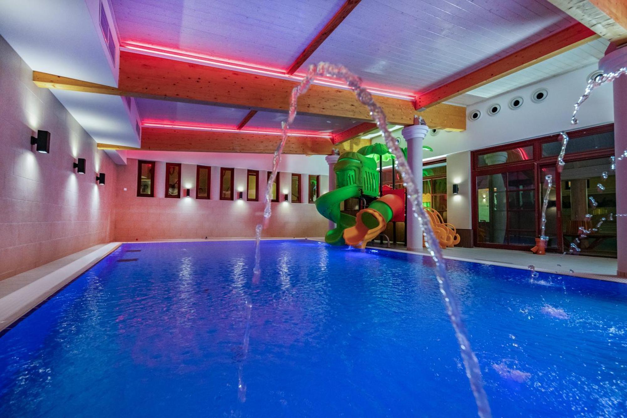 Szarvaskut Hotel Zirc Exterior photo
